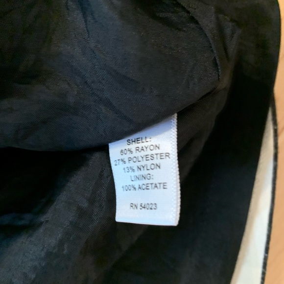 🌺 2/$20 Banana Republic black and white striped pencil skirt size 4 with pockets - Picture 6 of 7